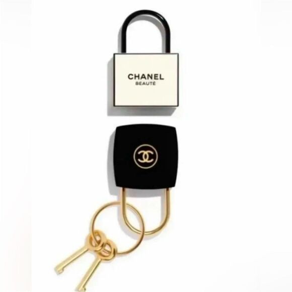 CHANEL Gift PadLock Lock & Key Set - Picture 9 of 9
